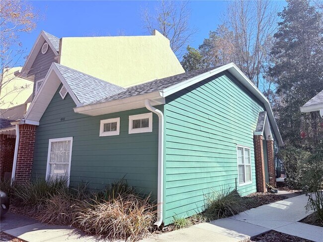 Building Photo - 4945 NW 1st Pl