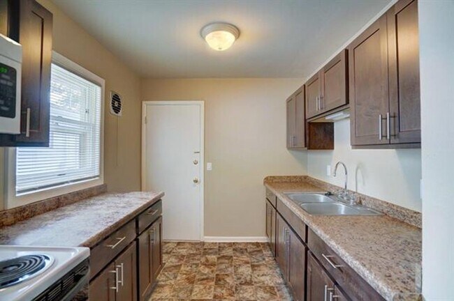 Building Photo - 3009 Hermina St