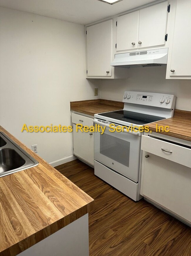 Building Photo - Charming 2 Bedroom, 2 Bath Home Near Veteran’s Park – A Must See!