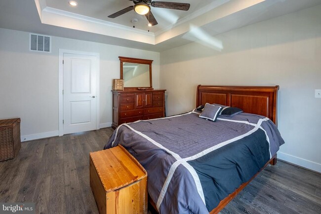 Building Photo - 6069 Dreher Ct