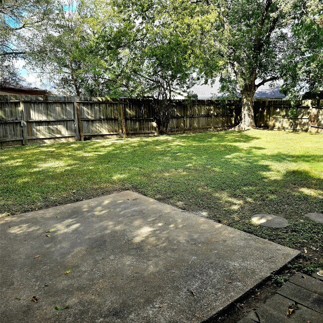 Building Photo - 3722 Westheimer Pl Dr