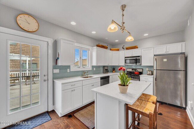 Building Photo - 46 Barberie Ave