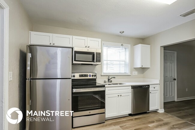 Building Photo - 1480 Park St