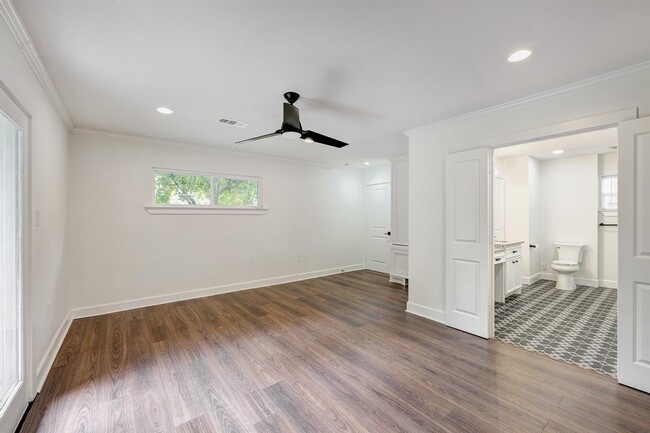 Building Photo - 3071 Locke Ln