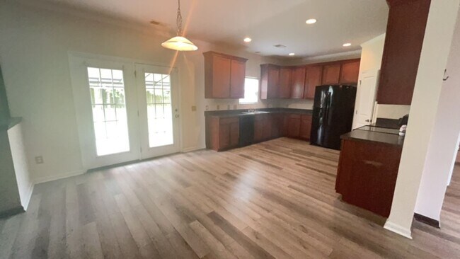 Building Photo - 4 Bedroom 2.5 Bath Home Located In Buckshi...