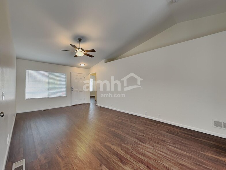 Building Photo - 6627 Sonny Blue Dr