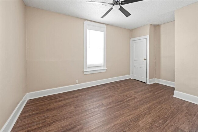 Building Photo - 119-119 N Grant Ave