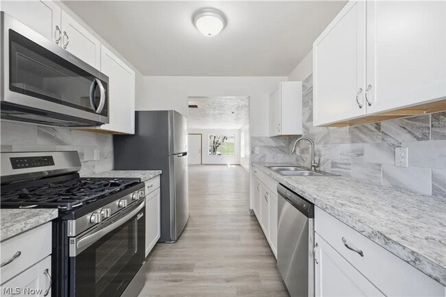 Building Photo - 127 Blackburn St