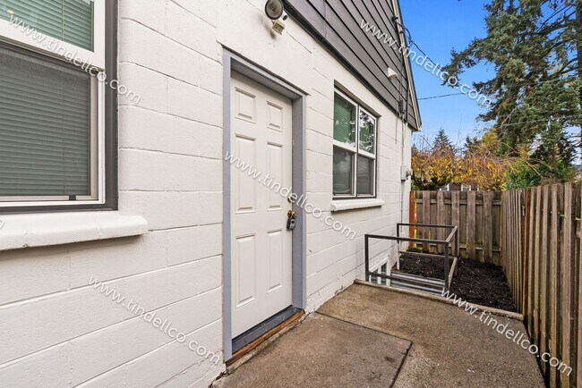 Building Photo - Modern Elegance Meets Campus Convenience: ...