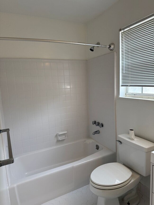 Building Photo - Forest Acres