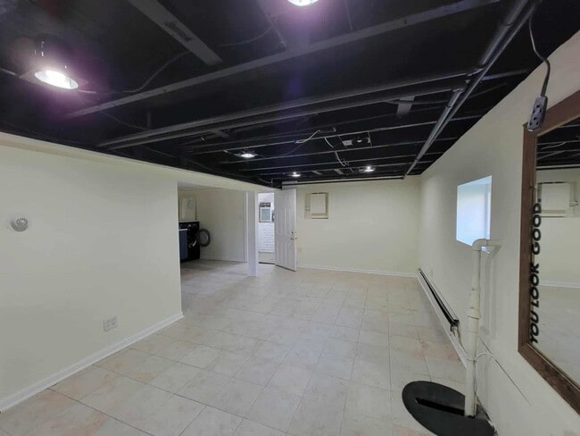 Building Photo - 4014 N Octavia Ave