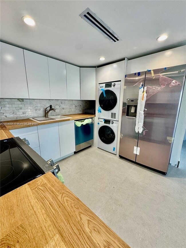 Building Photo - 555 Crandon Blvd