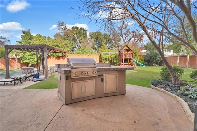 Building Photo - 6807 Lupton Dr