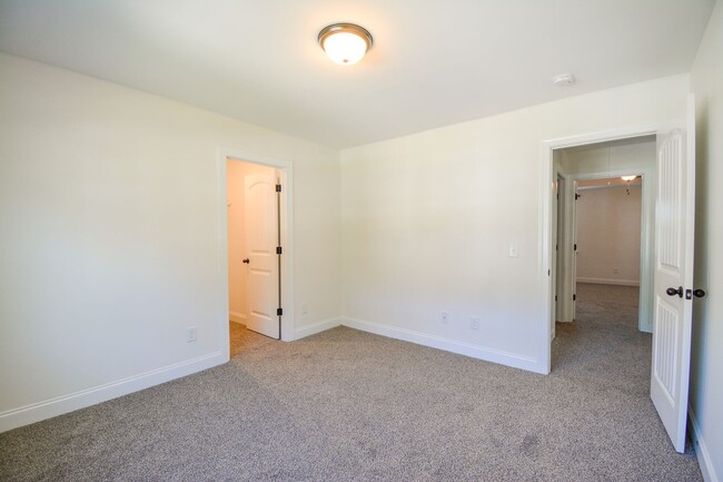 Building Photo - Beautiful 3 Bedroom + Flex Room in Gated Community of Mimosa Bay