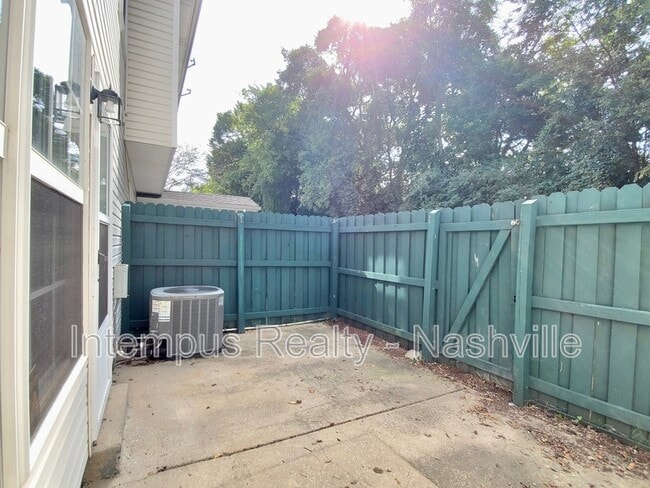 Building Photo - 325 Shoshone Pl