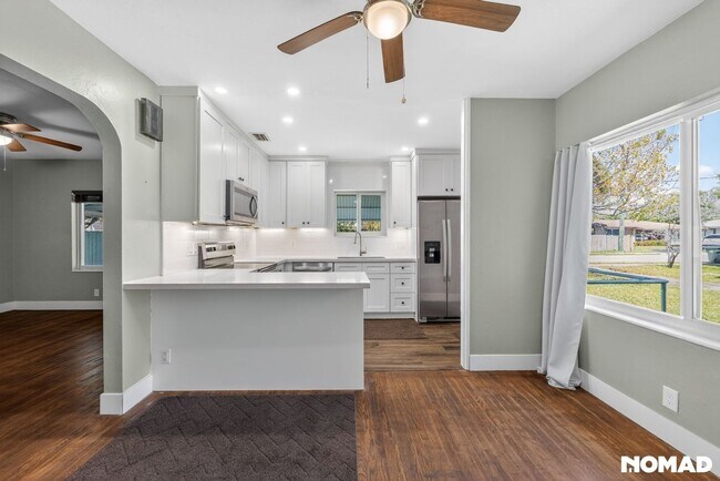 Building Photo - Charming Oakland Park 2BR House - Rent Includes Internet & Water