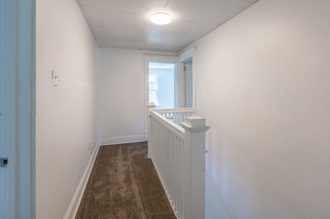 Building Photo - Renovated Large 4 Bedroom House in McKeesp...