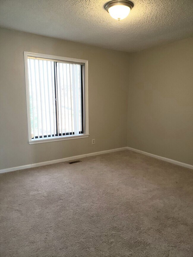 Building Photo - Enjoy Lakefront Luxury Year Round! $250 Of...