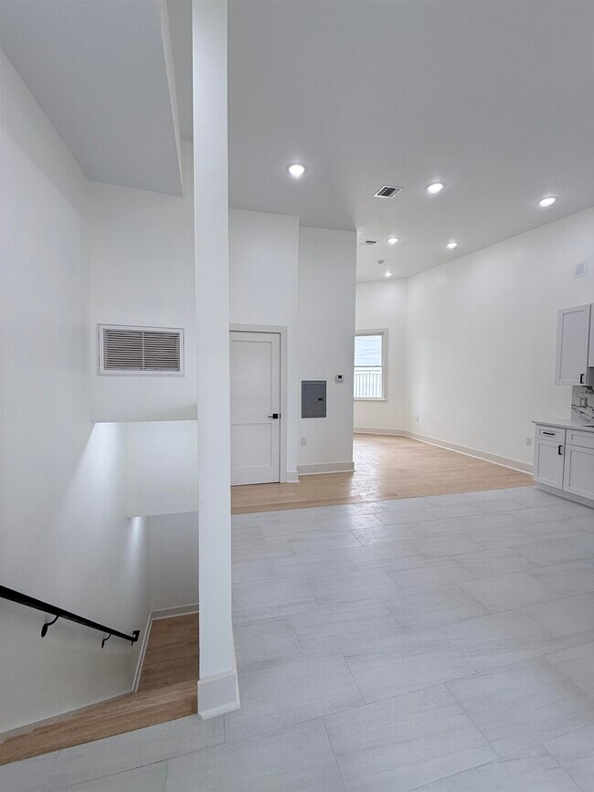 Building Photo - 741 Grand St
