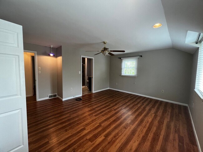 Building Photo - 75 Plymouth Cir