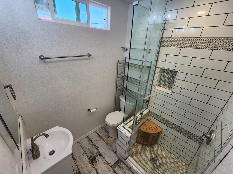 BATHROOM - 2625 J St