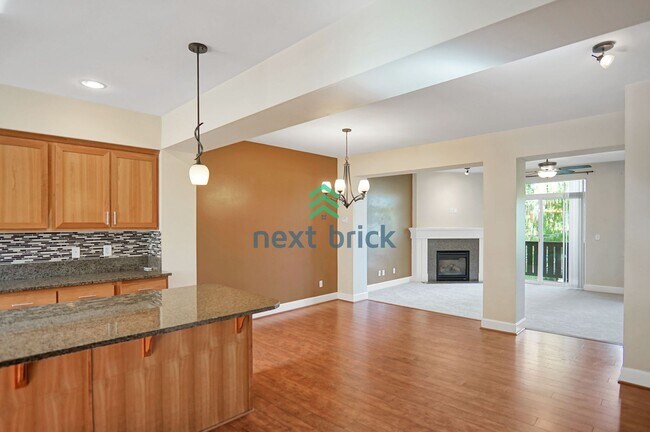 Building Photo - 4 Bed and 2.5 Bath Beautiful Condo is Avai...
