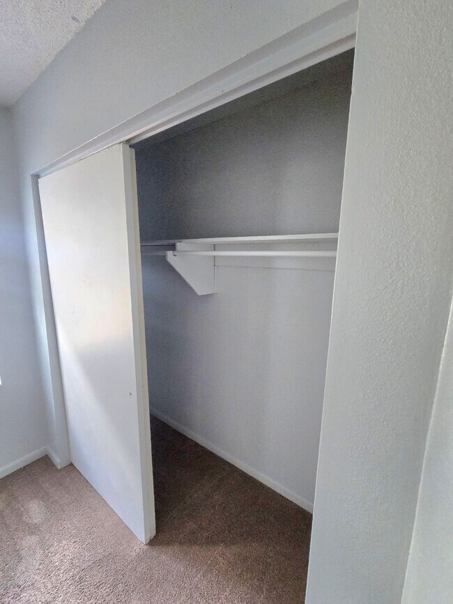 Building Photo - Palm West Condo - Wood