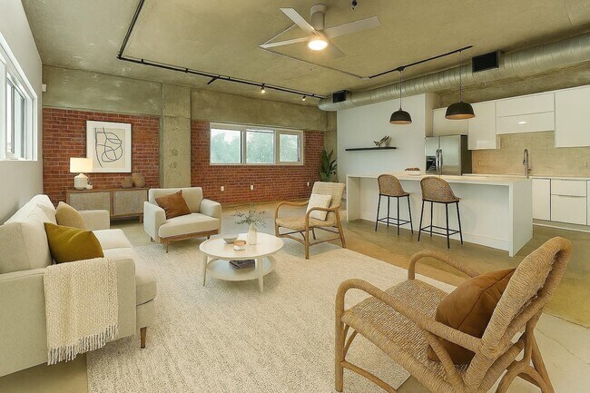 Building Photo - 2000 Bagby St