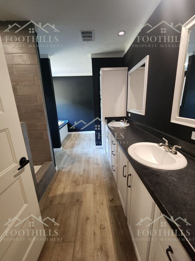Building Photo - 3-Bedroom Home in a Peaceful Country Setting