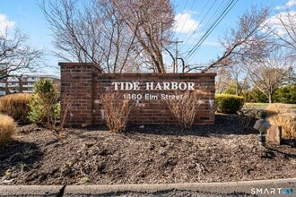 Building Photo - 1460 Elm St