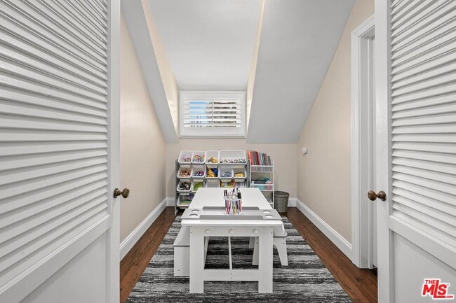 Building Photo - 15434 Sutton St