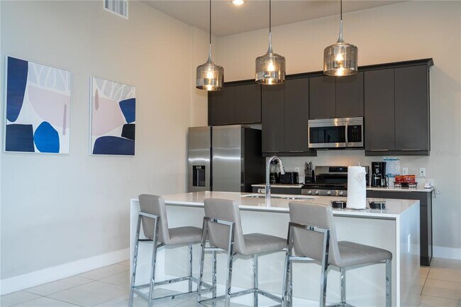 Building Photo - 7740 Sandy Ridge Dr