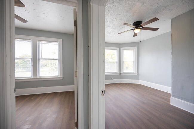 Building Photo - 2257 E 80th St