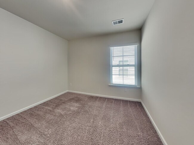 Building Photo - Coming Soon! Burnside Farms! Near USC, For...