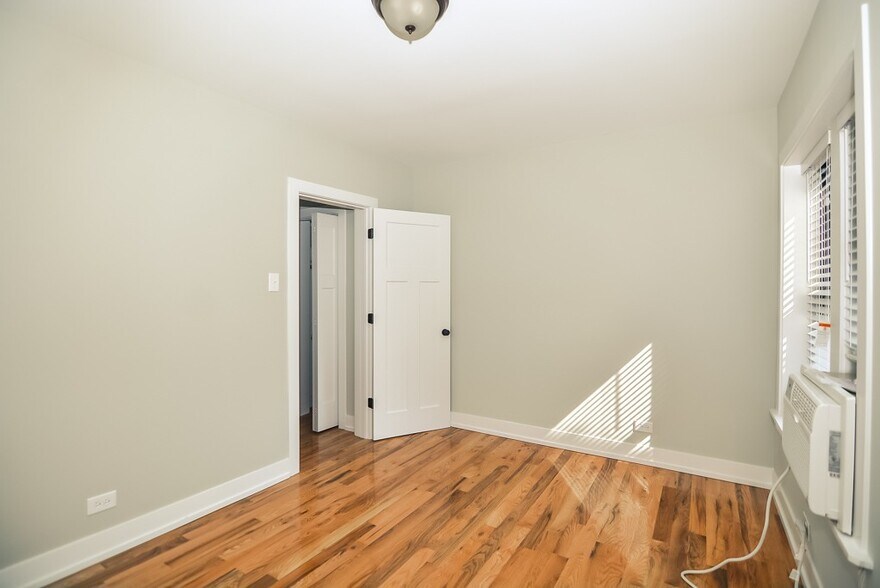 Building Photo - 555 W Arlington