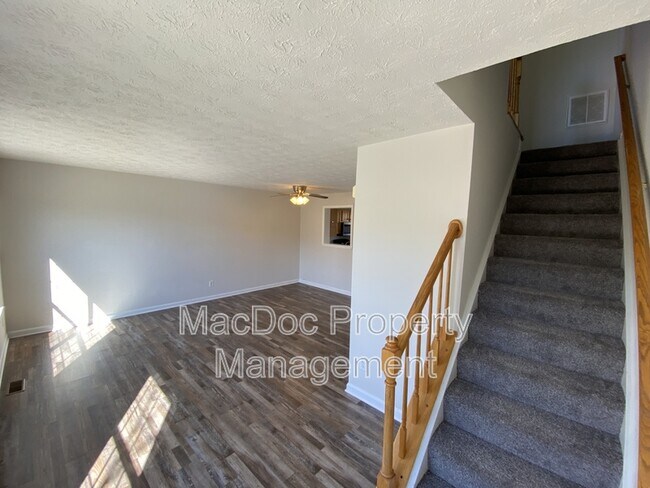 Building Photo - 105 Raquel Ct