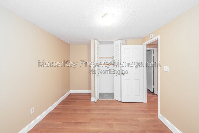Building Photo - 104 Castle Bay Ct
