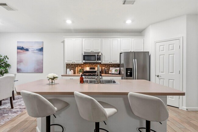 Building Photo - 103 Ledgestone Pl