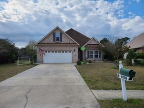 Building Photo - Beautiful unfurnished 3 bedroom, 2.5 bath ...