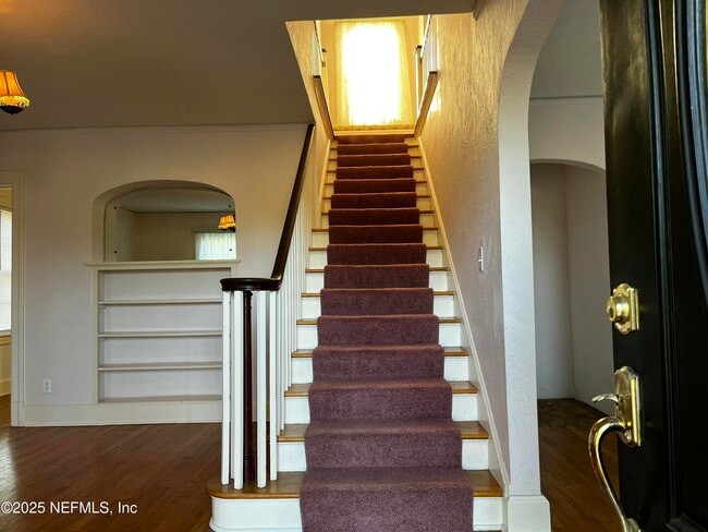 Building Photo - 1924 Arcadia Pl