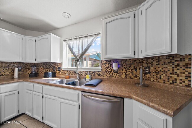 Building Photo - 14148 Patriot Point Dr