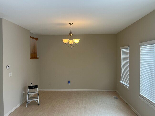 Building Photo - 690 Zachary Dr