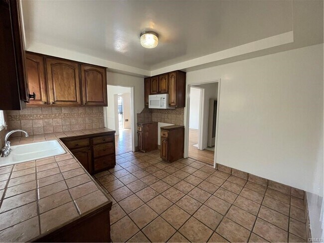 Building Photo - 2408 Fashion Ave