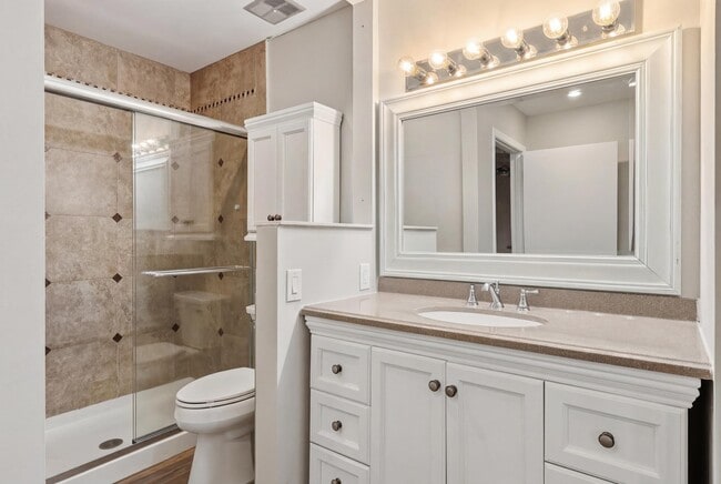 Building Photo - 5694 Northpointe Ln