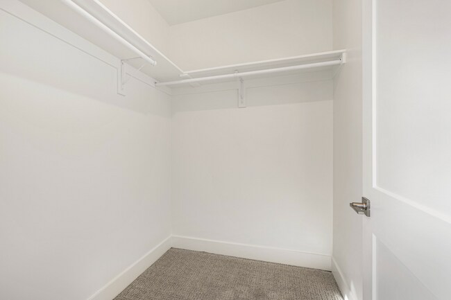 Building Photo - Lincoln Crossing Apartments unit 3107
