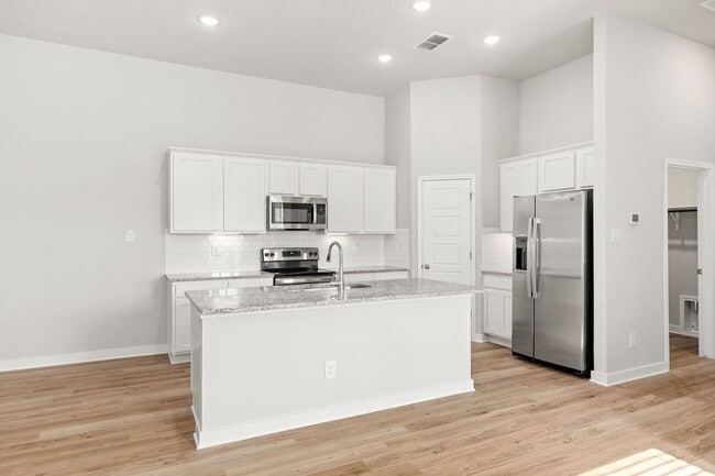 Building Photo - Luxury Duplex South of Austin