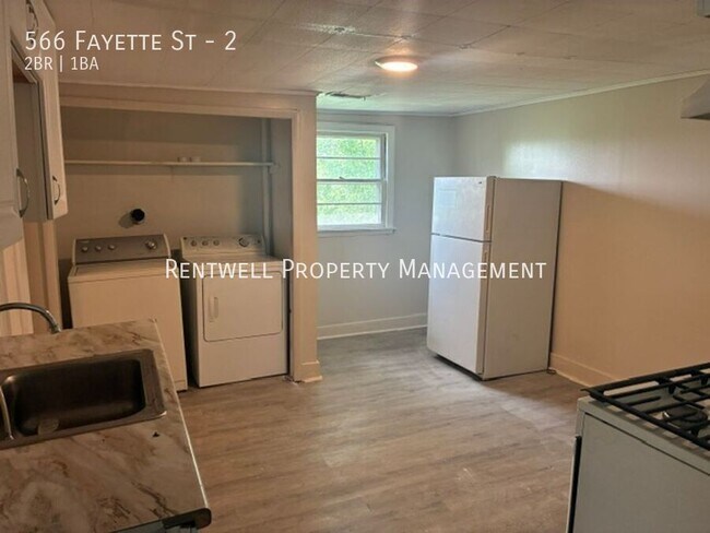Building Photo - 566 Fayette St