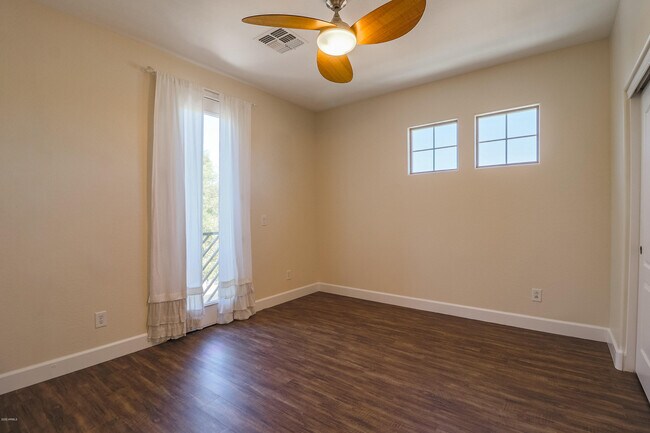 Building Photo - 3457 E Orchid Ln