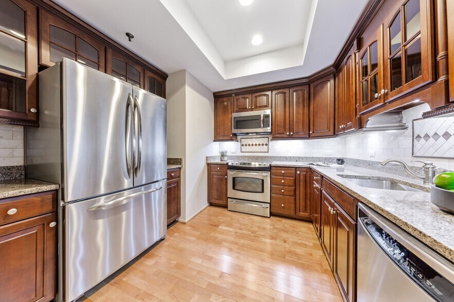 Building Photo - 680 N Lake Shore Dr