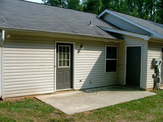 Building Photo - 118 Bogey Ln